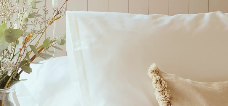 Brume d’oreiller pour un sommeil serein : bienfaits, choix et conseils d’utilisation