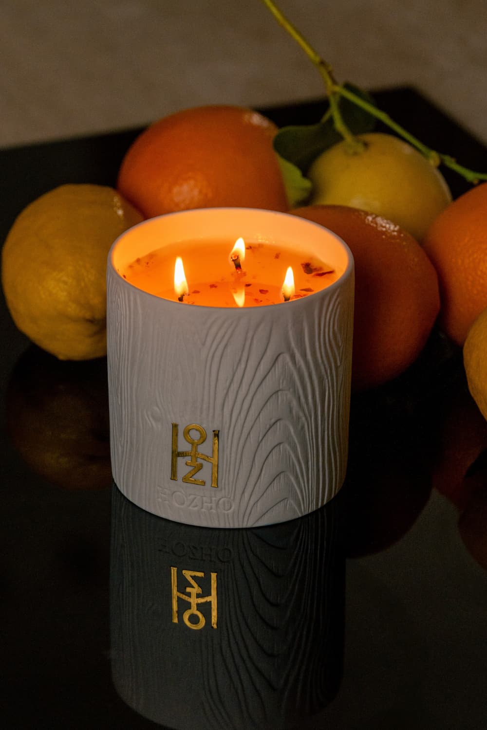 Zoom sur Bougie énergétique Vitalisante et sa porcelaine biscuit